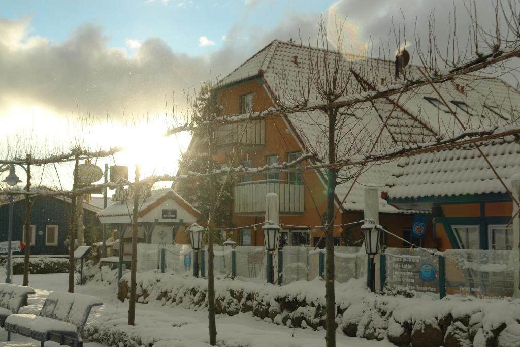 Hotel Garni Am Deich Zingst Exteriör bild