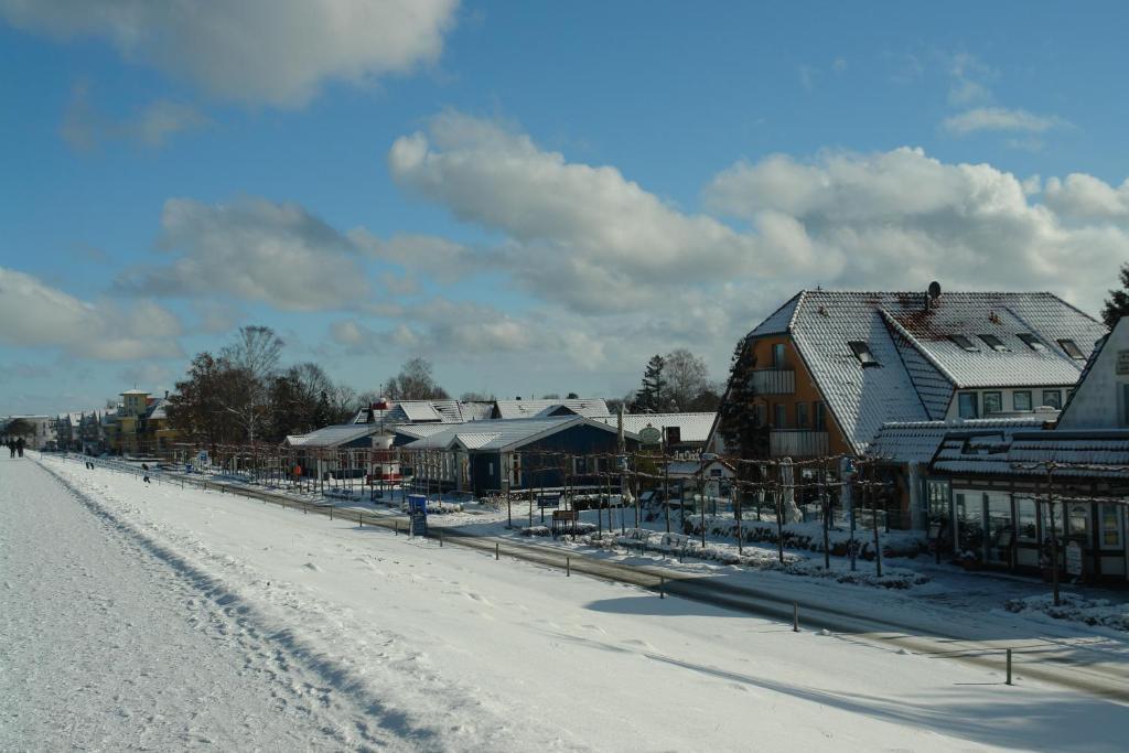 Hotel Garni Am Deich Zingst Exteriör bild